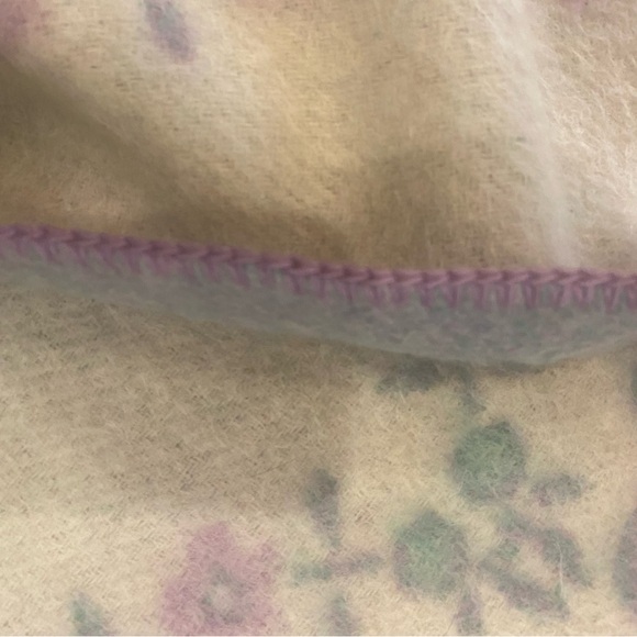 Vintage all wool reversible blanket. 80” x 70”. Excellent condition - Picture 6 of 7